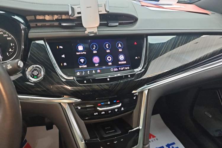 Used Cadillac XT6 2020 28T Six-Seater Four-Wheel-Drive Luxury Version Audio And AC Panel