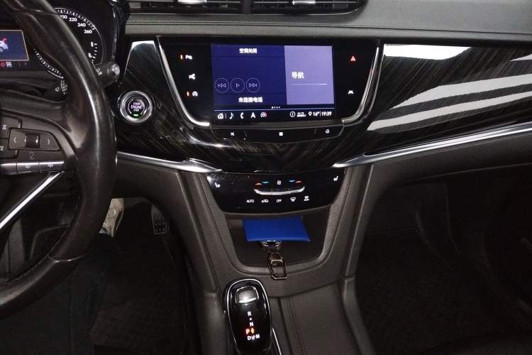 Used Cadillac XT6 2020 28T Six-Seater Four-Wheel-Drive Luxury Version Audio And AC Panel