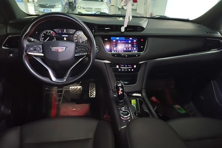 Used Cadillac XT6 2020 28T Six-Seater Fashion Edition Center Console