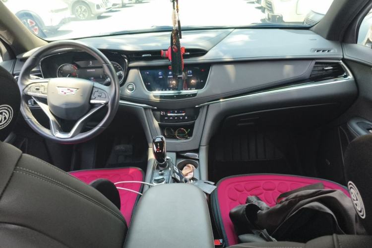 Used Cadillac XT6 2020 28T Six-Seater Fashion Edition Center Console