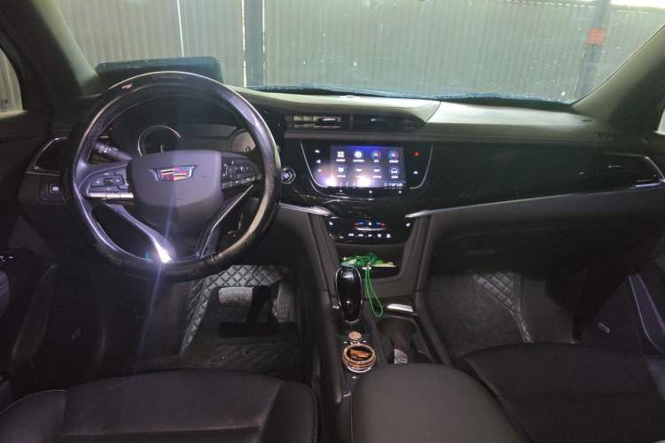 Used Cadillac XT6 2020 28T Six-Seater Four-Wheel-Drive Luxury Version Center Console