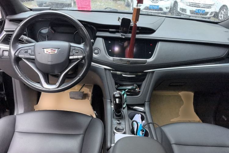 Used Cadillac XT6 2020 28T Six-Seater Fashion Edition Center Console