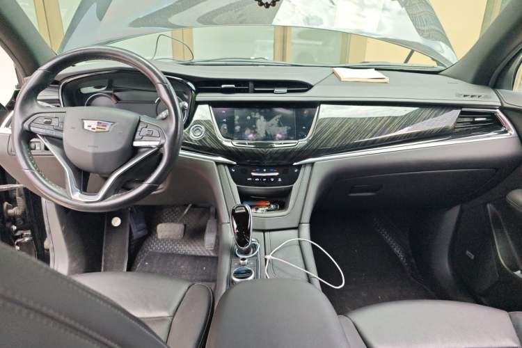 Used Cadillac XT6 2020 28T Seven-Seater Four-Wheel-Drive Luxury Version Center Console