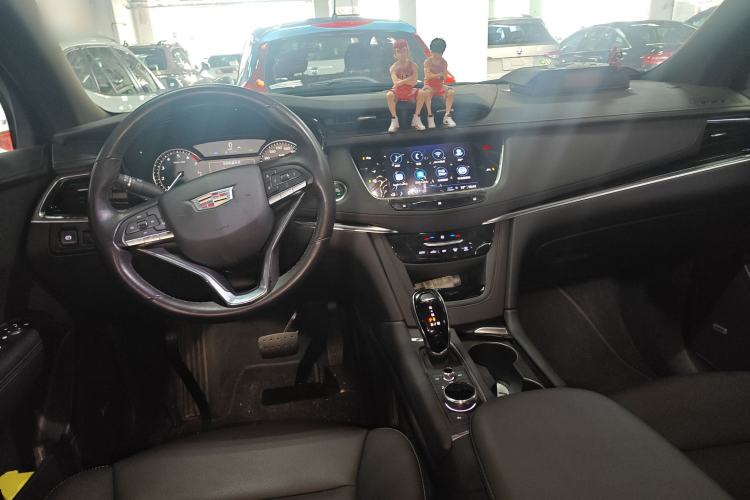 Used Cadillac XT6 2020 28T Six-Seater Fashion Edition Center Console