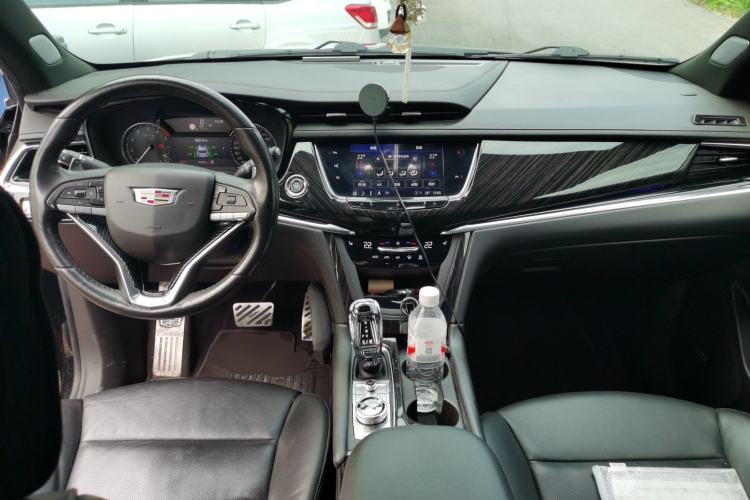 Used Cadillac XT6 2020 28T Six-Seater Four-Wheel-Drive Luxury Version Center Console