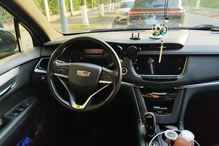 Used Cadillac XT6 2020 28T Seven-Seater Fashion Edition Center Console