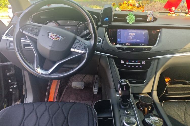 Used Cadillac XT6 2020 28T Six-Seater Fashion Edition Center Console