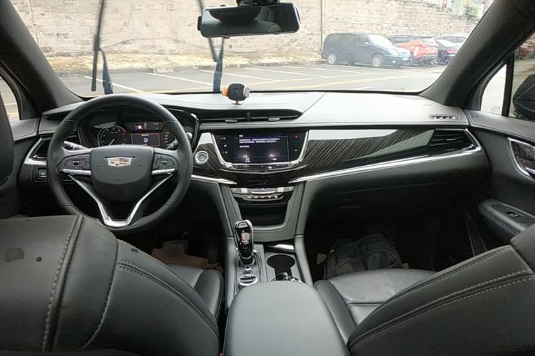 Used Cadillac XT6 2020 28T Six-Seater Four-Wheel-Drive Luxury Version Center Console