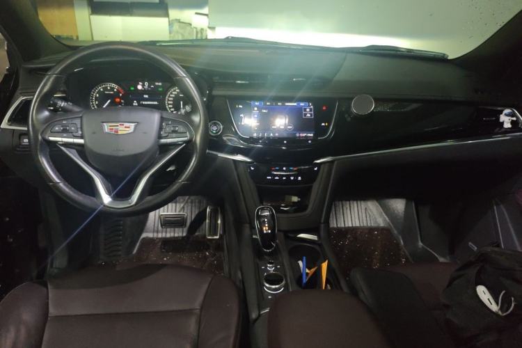 Used Cadillac XT6 2020 28T Six-Seater Four-Wheel-Drive Luxury Version Center Console
