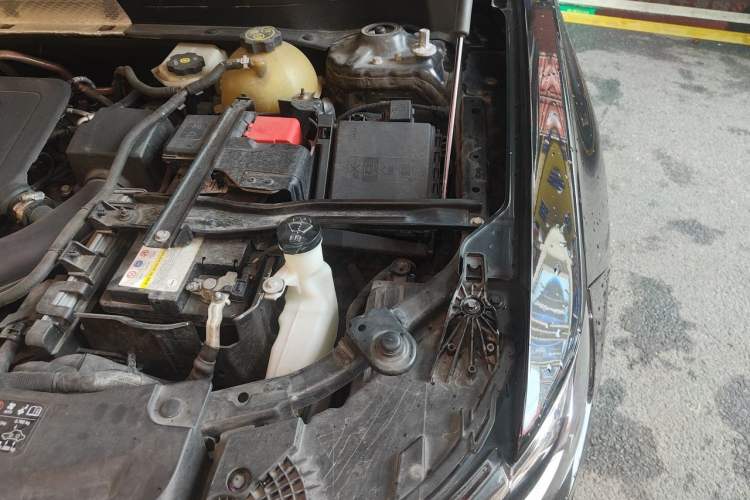 Used Cadillac XT6 2020 28T Six-Seater Luxury Version Engine Bay Left