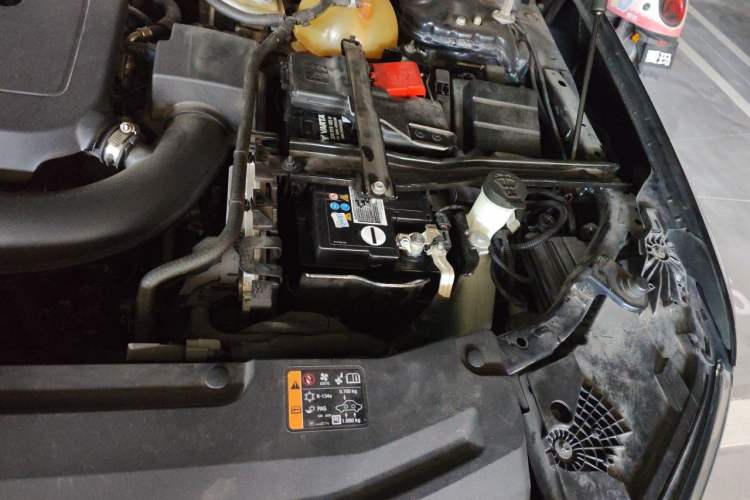 Used Cadillac XT6 2020 28T Six-Seater Four-Wheel-Drive Luxury Version Engine Bay Left