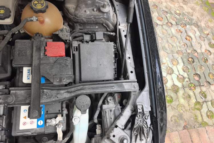 Used Cadillac XT6 2020 28T Six-Seater Fashion Edition Engine Bay Left