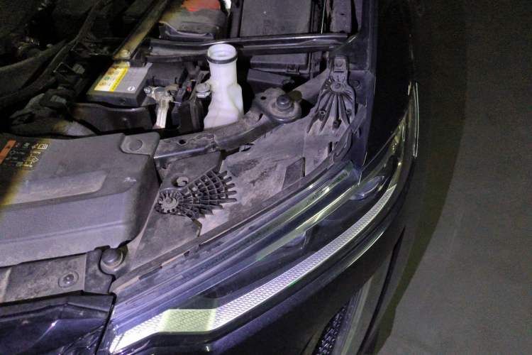 Used Cadillac XT6 2020 28T Six-Seater Four-Wheel-Drive Luxury Sport Vehicle Engine Bay Left