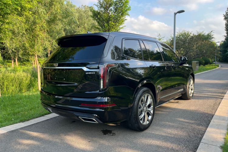 Used Cadillac XT6 2020 28T Six-Seater Luxury Sporty Enjoy-the-Comfort Safety Edition Exterior 2