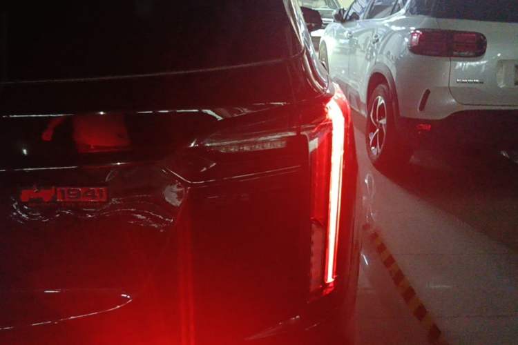 Used Cadillac XT6 2020 28T Six-Seater Luxury Sporty Enjoy-the-Comfort Safety Edition Exterior 3