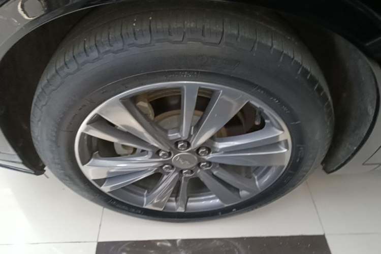 Used Cadillac XT6 2020 28T Six-Seater Luxury Sporty Enjoy-the-Comfort Safety Edition Exterior 4