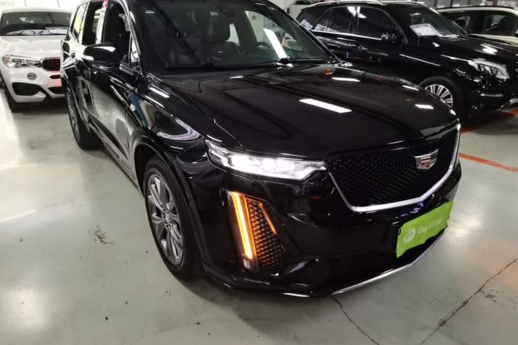 Used Cadillac XT6 2020 28T Six-Seater Luxury Sporty Enjoy-the-Comfort Safety Edition Front Right 45 Deg