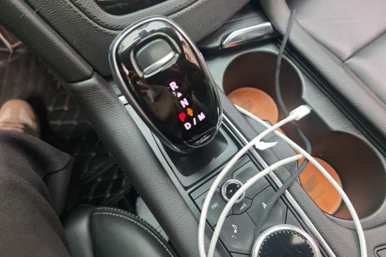 Used Cadillac XT6 2020 28T Six-Seater Luxury Sporty Enjoy-the-Comfort Safety Edition Gear Lever