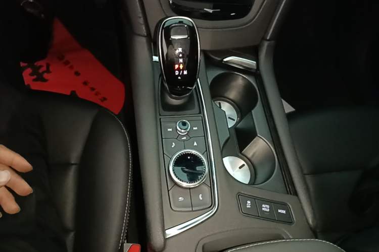 Used Cadillac XT6 2020 28T Six-Seater Four-Wheel-Drive Luxury Version with Premium Sound System Gear Lever