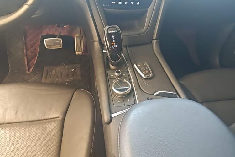 Used Cadillac XT6 2020 28T Six-Seater Luxury Sporty Enjoy-the-Comfort Safety Edition Gear Lever