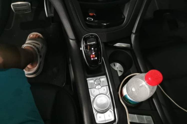 Used Cadillac XT6 2020 28T Six-Seater Luxury Sporty Enjoy-the-Comfort Safety Edition Gear Lever