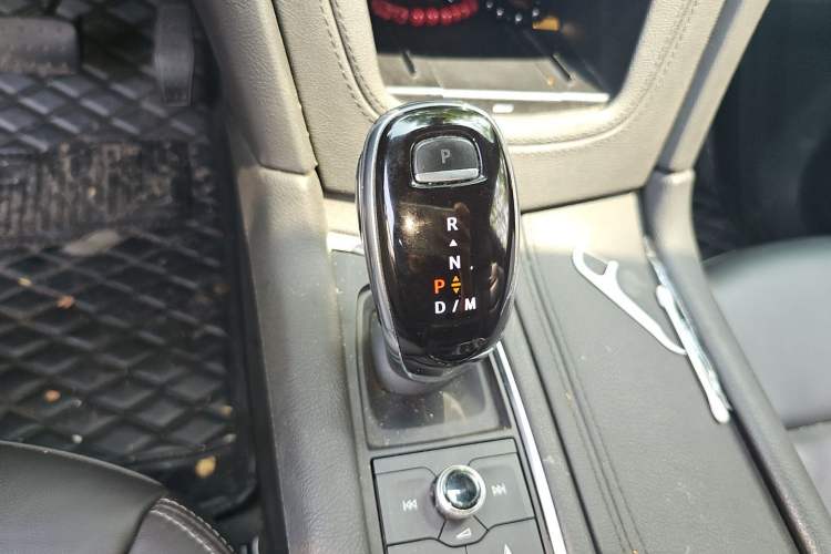 Used Cadillac XT6 2020 Revised Version 28T 7-Seater Four-Wheel Drive Luxury Edition Gear Lever