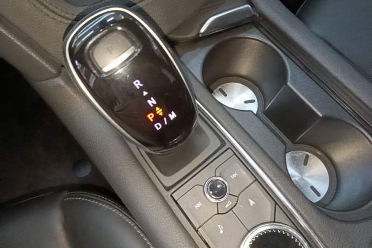Used Cadillac XT6 2020 28T Six-Seater Luxury Sporty Enjoy-the-Comfort Safety Edition Gear Lever