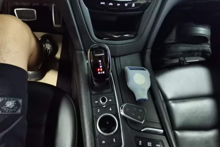 Used Cadillac XT6 2020 28T Six-Seater Luxury Sporty Enjoy-the-Comfort Safety Edition Gear Lever