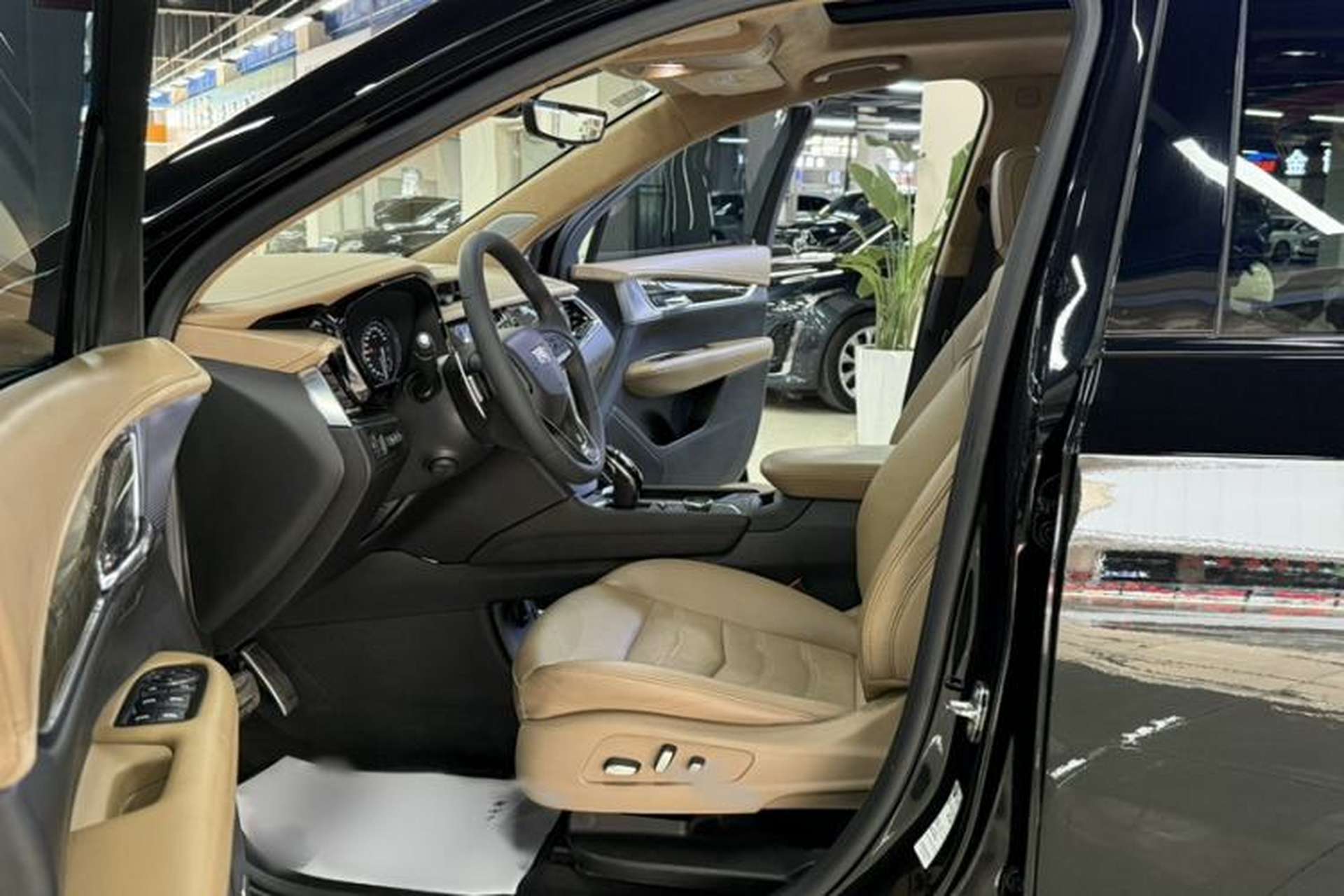 Used Cadillac XT6 2020 28T Six-Seater Four-Wheel-Drive Platinum Sport Edition Interior 2