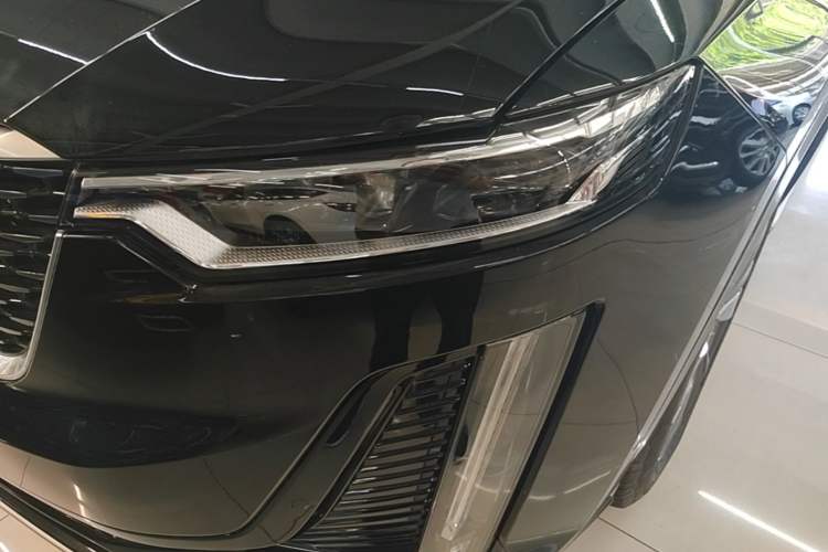 Used Cadillac XT6 2020 28T Six-Seater Four-Wheel-Drive Luxury Version Left Front Headlight