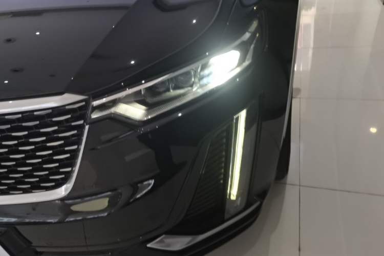 Used Cadillac XT6 2020 28T Six-Seater Four-Wheel-Drive Luxury Version Left Front Headlight