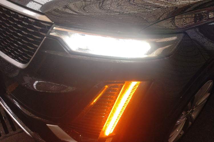 Used Cadillac XT6 2020 28T Six-Seater Four-Wheel-Drive Luxury Version Left Front Headlight
