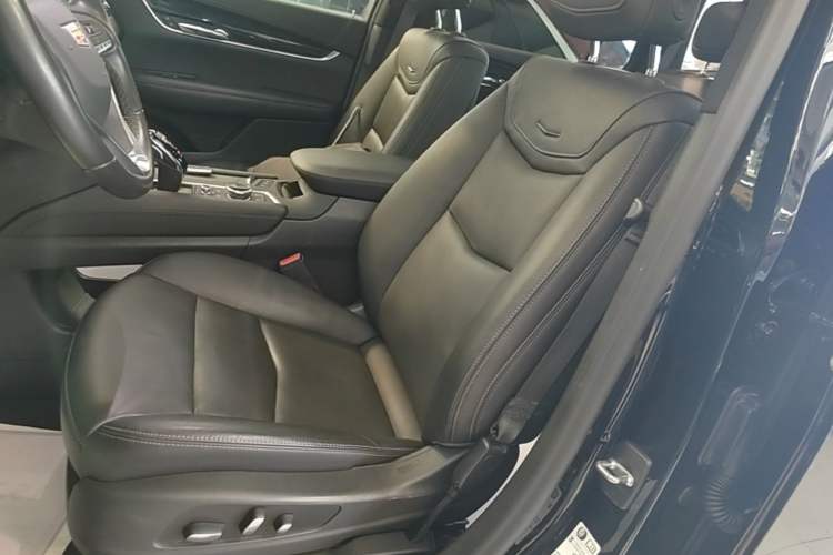 Used Cadillac XT6 2020 28T Six-Seater Four-Wheel-Drive Luxury Version Left Front Seat