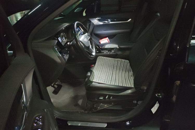 Used Cadillac XT6 2020 28T Six-Seater Four-Wheel-Drive Luxury Version Left Front Seat