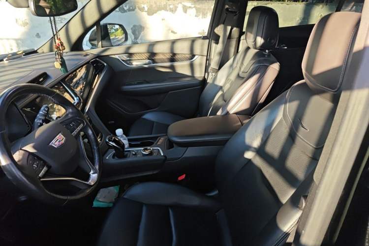 Used Cadillac XT6 2020 Revised Version 28T 6-Seater Four-Wheel Drive Luxury Edition Left Front Seat