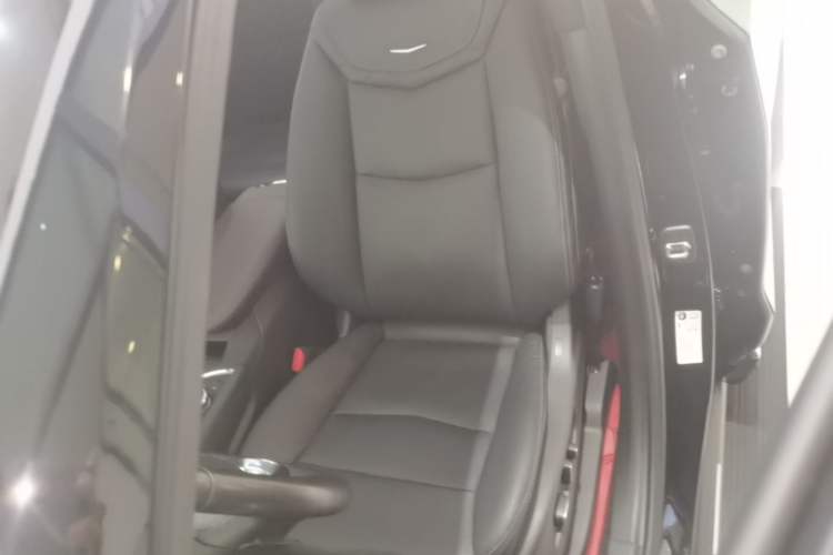 Used Cadillac XT6 2020 28T Six-Seater Four-Wheel-Drive Luxury Version Left Front Seat