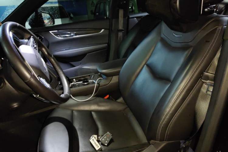 Used Cadillac XT6 2020 28T Six-Seater Luxury Sporty Enjoy-the-Comfort Safety Edition Left Front Seat