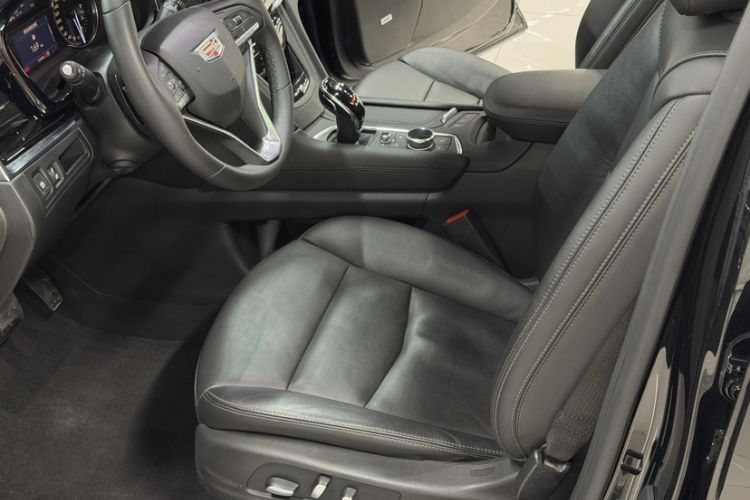 Used Cadillac XT6 2020 28T Six-Seater Four-Wheel-Drive Luxury Version Left Front Seat