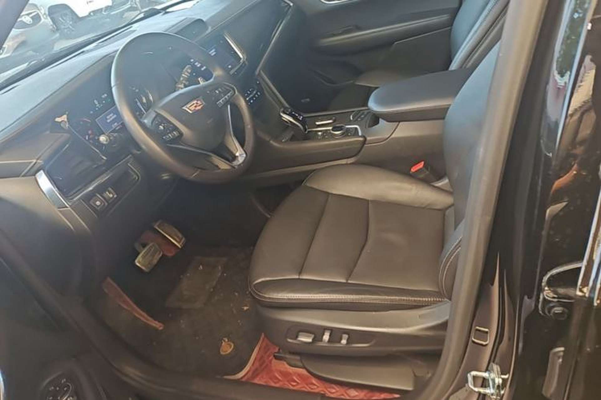 Used Cadillac XT6 2020 28T Six-Seater Luxury Sporty Enjoy-the-Comfort Safety Edition Left Front Seat