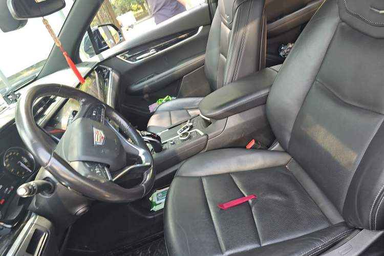 Used Cadillac XT6 2020 Revised Version 28T 7-Seater Four-Wheel Drive Luxury Edition Left Front Seat