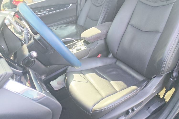 Used Cadillac XT6 2020 28T Six-Seater Four-Wheel-Drive Luxury Version Left Front Seat