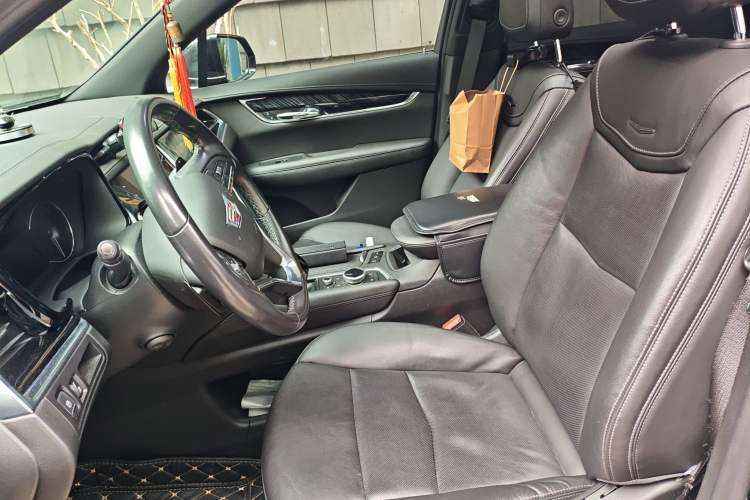 Used Cadillac XT6 2020 28T Six-Seater Four-Wheel-Drive Luxury Version Left Front Seat