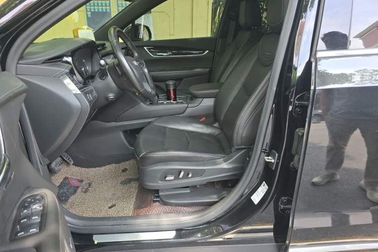 Used Cadillac XT6 2020 28T Six-Seater Four-Wheel-Drive Luxury Version Left Front Seat