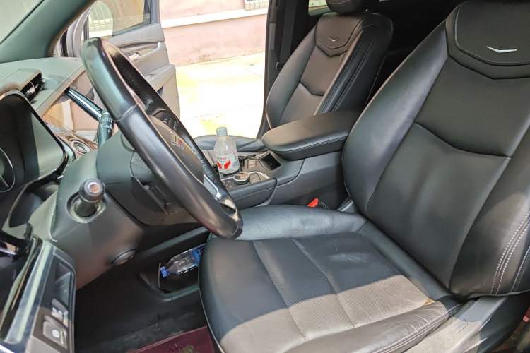 Used Cadillac XT6 2020 28T Seven-Seater Four-Wheel-Drive Luxury Version Left Front Seat