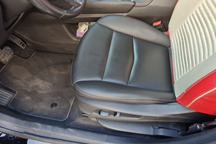 Used Cadillac XT6 2020 28T Seven-Seater Fashion Edition Left Front Seat
