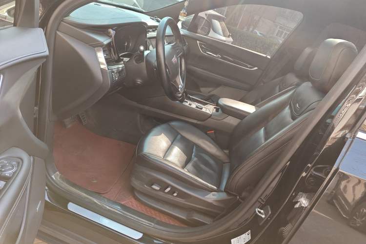 Used Cadillac XT6 2020 28T Six-Seater Four-Wheel-Drive Luxury Version Left Front Seat