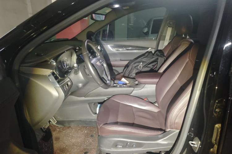 Used Cadillac XT6 2020 28T Six-Seater Four-Wheel-Drive Luxury Version Left Front Seat