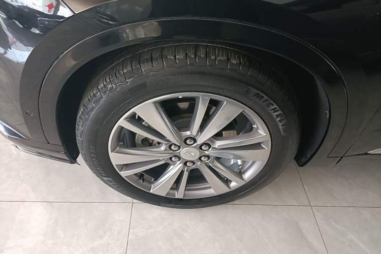 Used Cadillac XT6 2020 28T Six-Seater Four-Wheel-Drive Luxury Version with Premium Sound System Left Front Wheel Hub