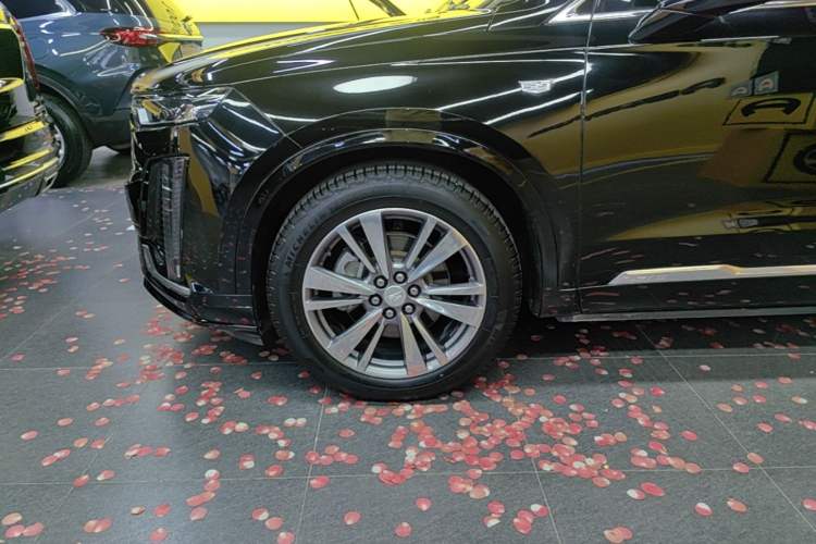 Used Cadillac XT6 2020 28T Six-Seater Four-Wheel-Drive Luxury Version Left Front Wheel Hub