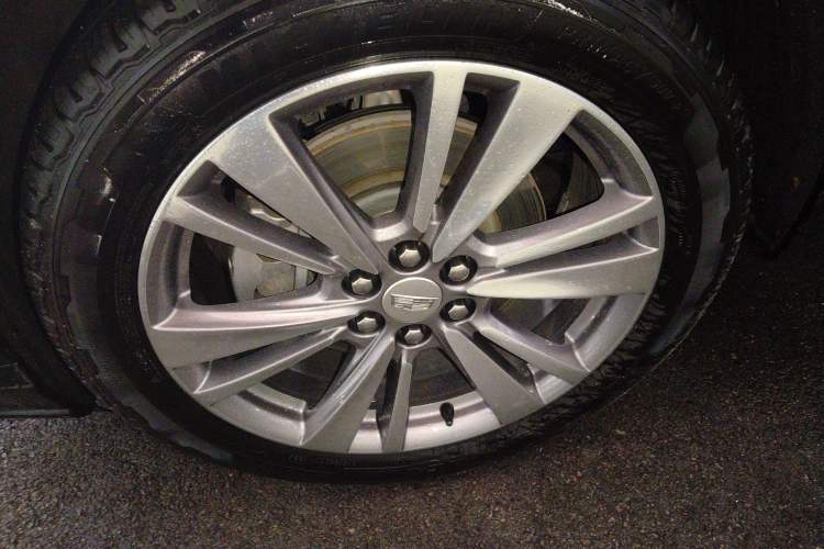 Used Cadillac XT6 2020 28T Six-Seater Four-Wheel-Drive Luxury Version Left Front Wheel Hub
